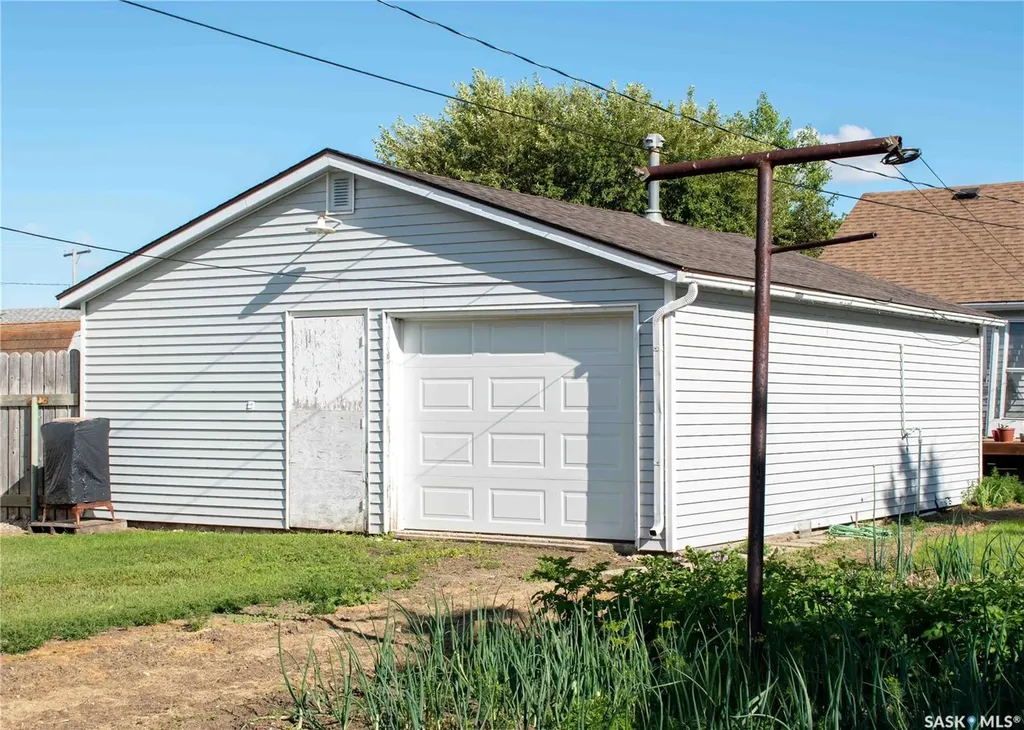 107 3rd Avenue W Elrose SK S0L 0Z0