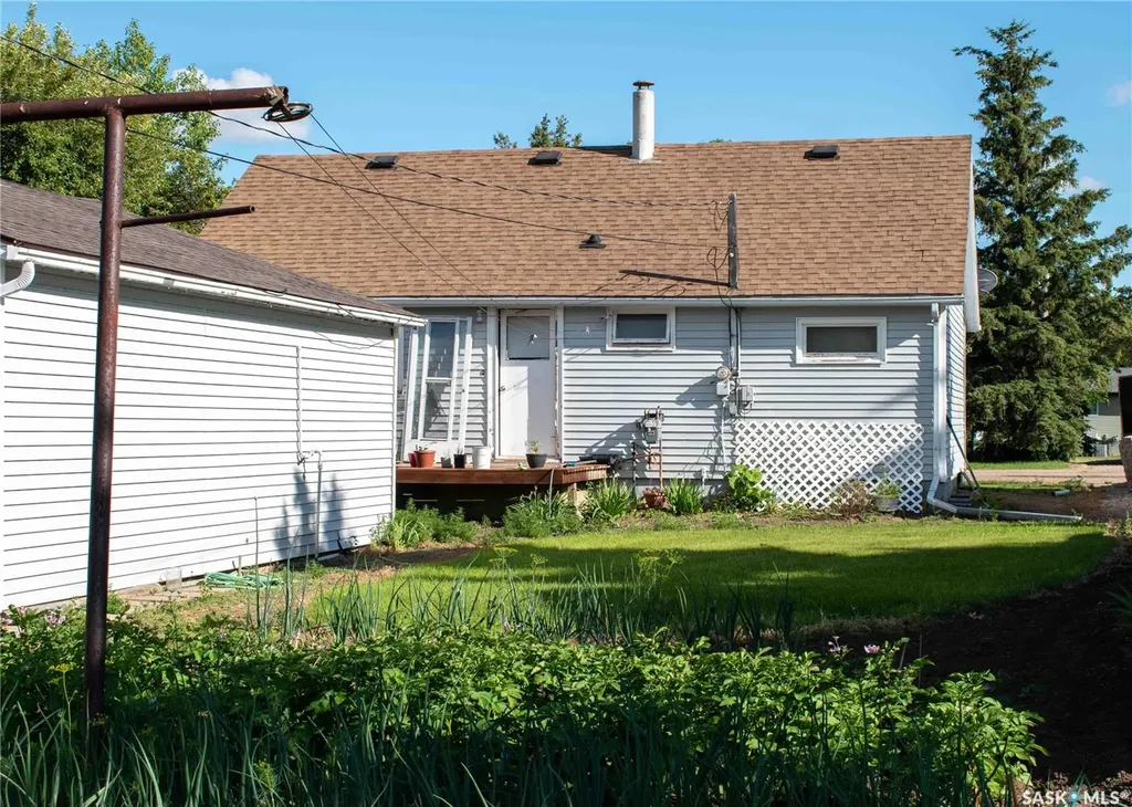 107 3rd Avenue W Elrose SK S0L 0Z0