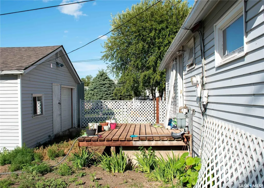107 3rd Avenue W Elrose SK S0L 0Z0
