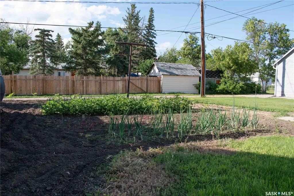 107 3rd Avenue W Elrose SK S0L 0Z0