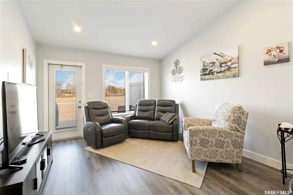 3214 11th Street Saskatoon SK S7M 5G3