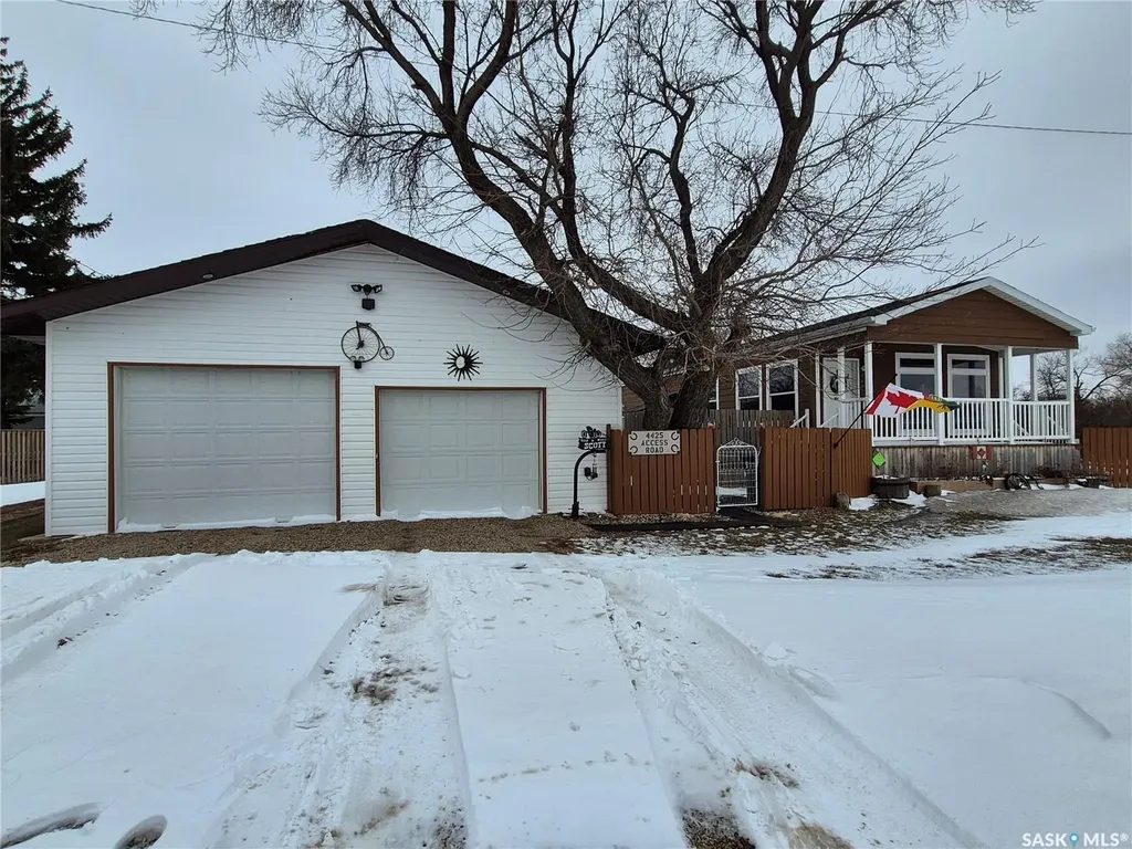4425 Access Road Halbrite SK S0C 1H0