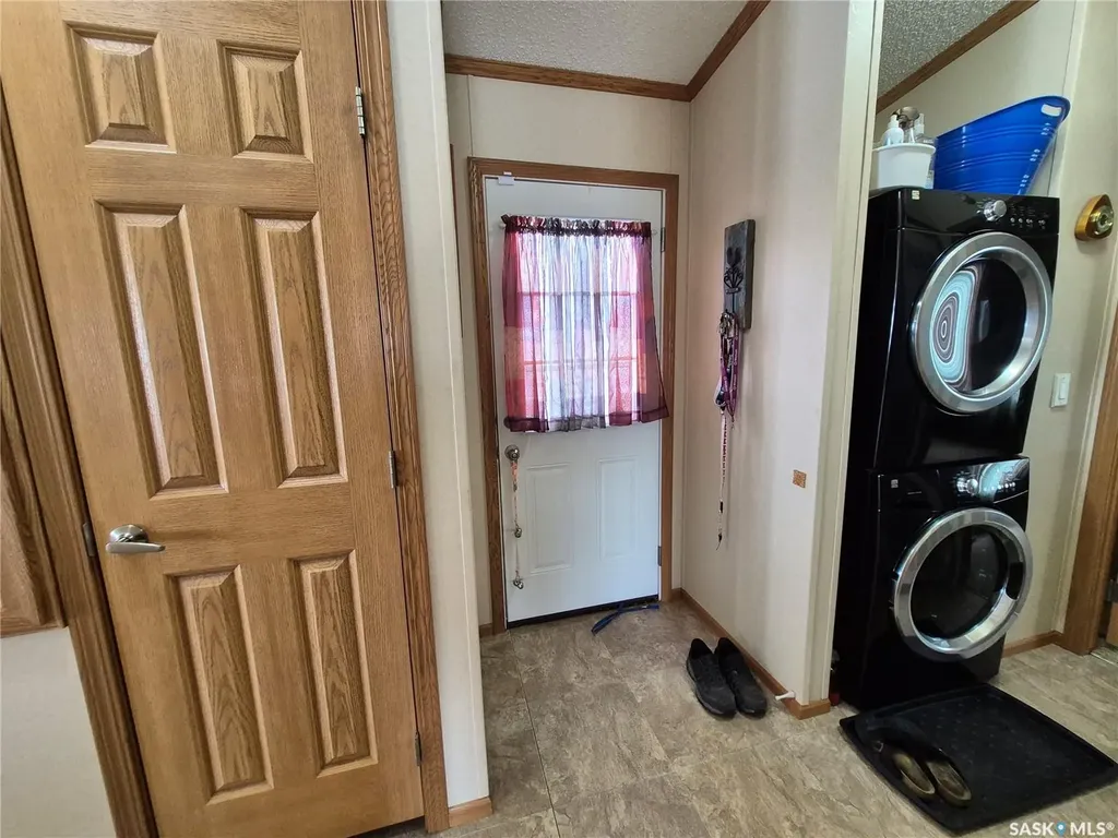 4425 Access Road Halbrite SK S0C 1H0