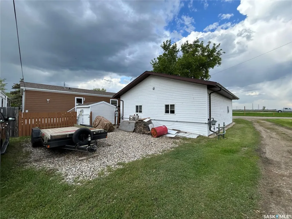 4425 Access Road Halbrite SK S0C 1H0