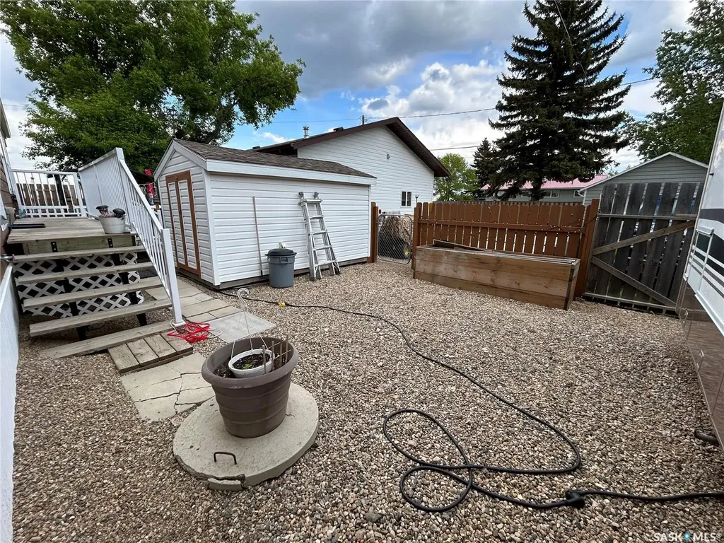 4425 Access Road Halbrite SK S0C 1H0