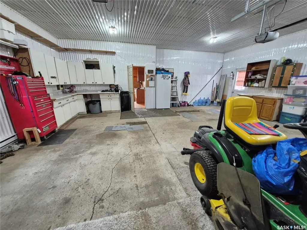 4425 Access Road Halbrite SK S0C 1H0