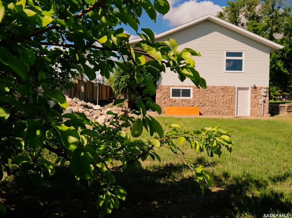 304 2nd Avenue E Biggar SK S0K 0M0