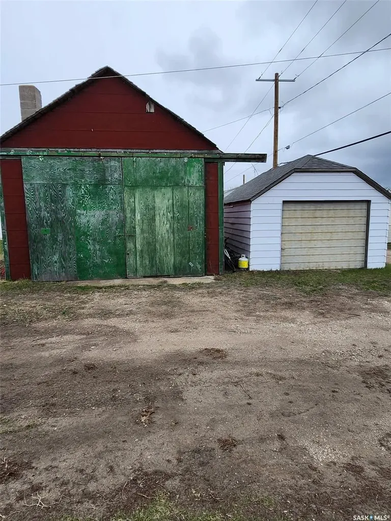 408 Railway Avenue Carnduff SK S0C 0S0