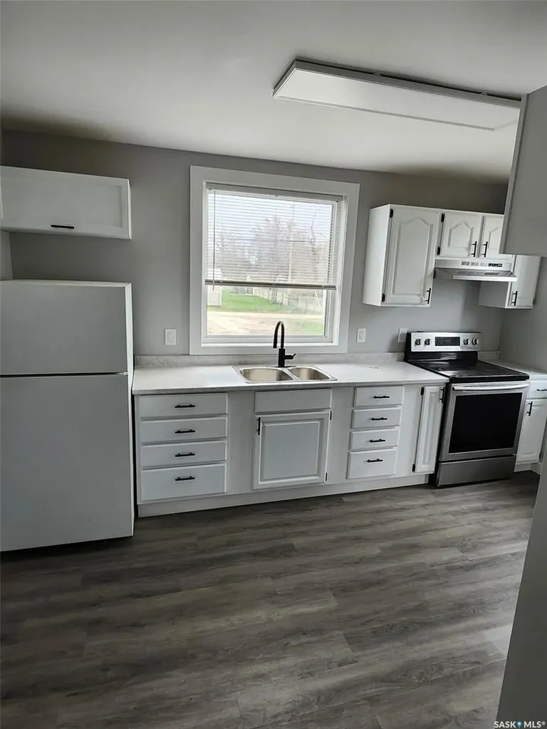 408 Railway Avenue Carnduff SK S0C 0S0
