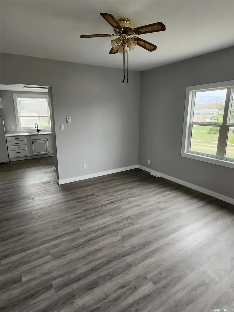 408 Railway Avenue Carnduff SK S0C 0S0