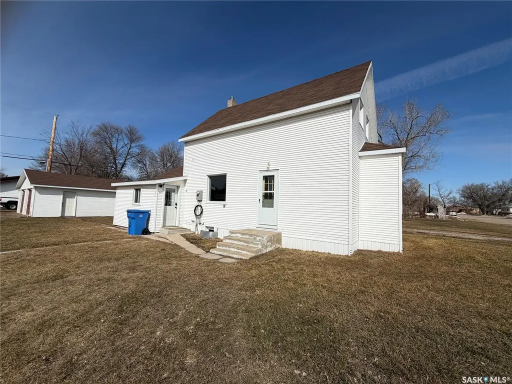 220 4th Street E Carnduff SK S0C 0S0