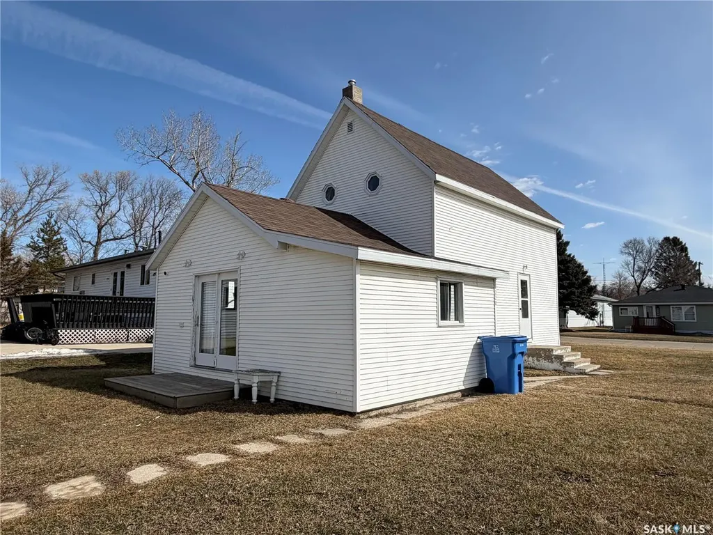 220 4th Street E Carnduff SK S0C 0S0