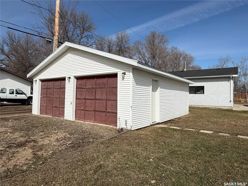 220 4th Street E Carnduff SK S0C 0S0