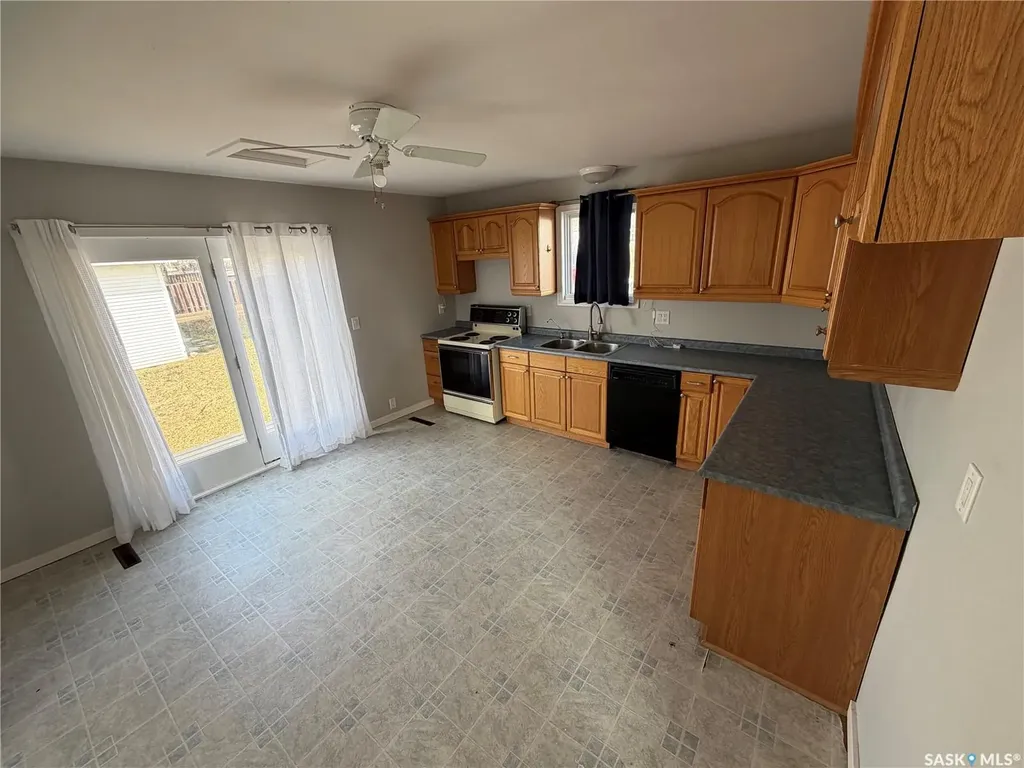 220 4th Street E Carnduff SK S0C 0S0
