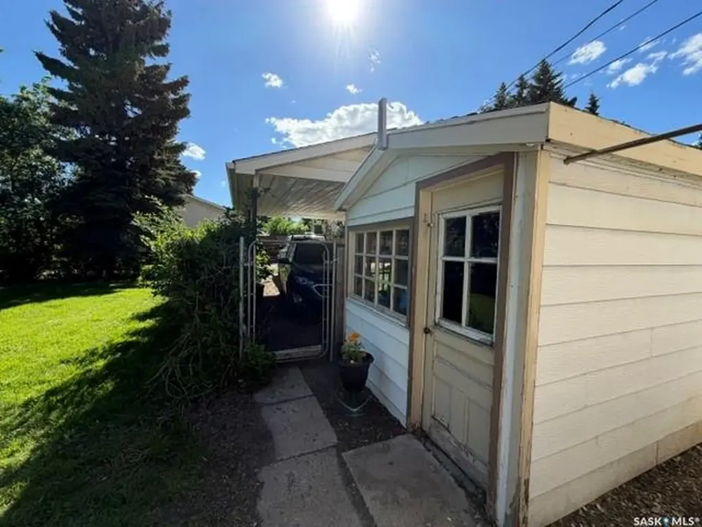 800 Robison Street Indian Head SK S0G 2K0
