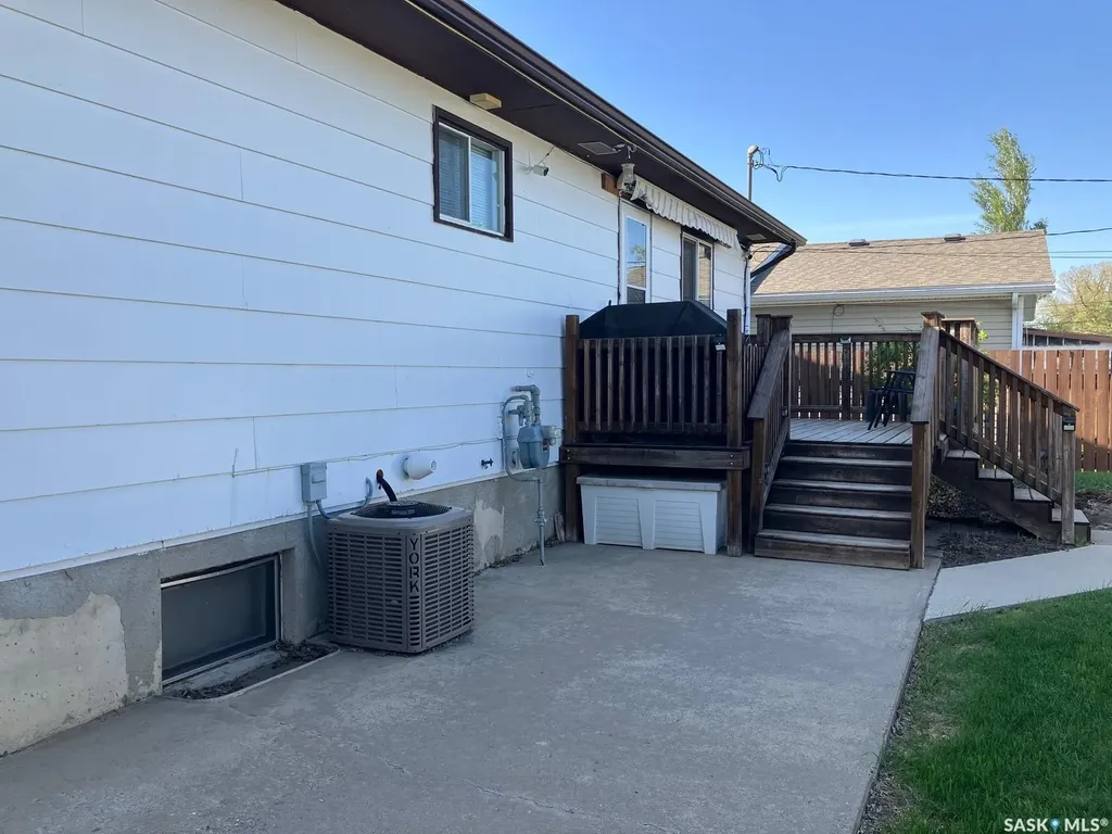 1103 3rd Street W Nipawin SK S0E 1E0