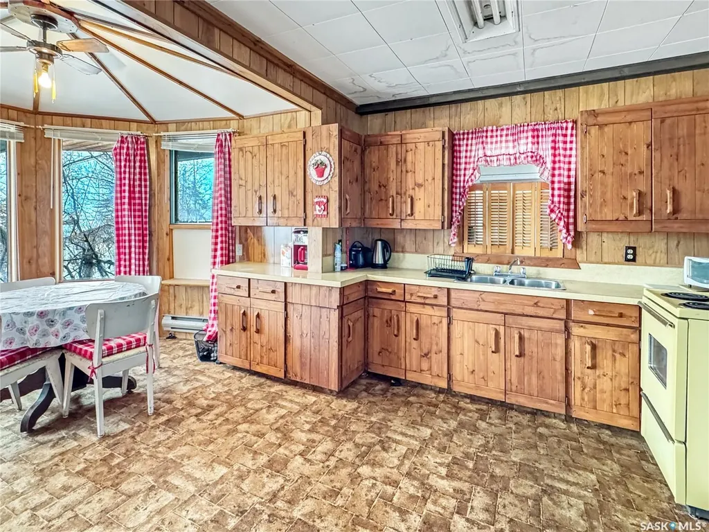 8591 Hunts Cove Crescent Cochin SK S0M 0L0