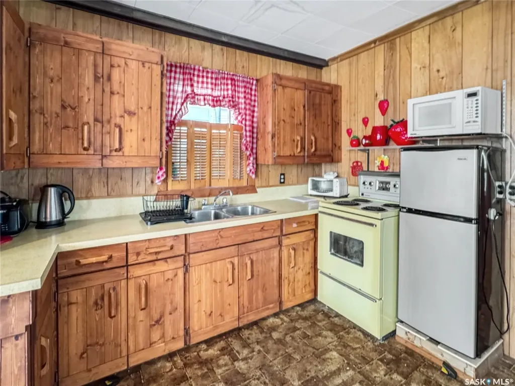 8591 Hunts Cove Crescent Cochin SK S0M 0L0