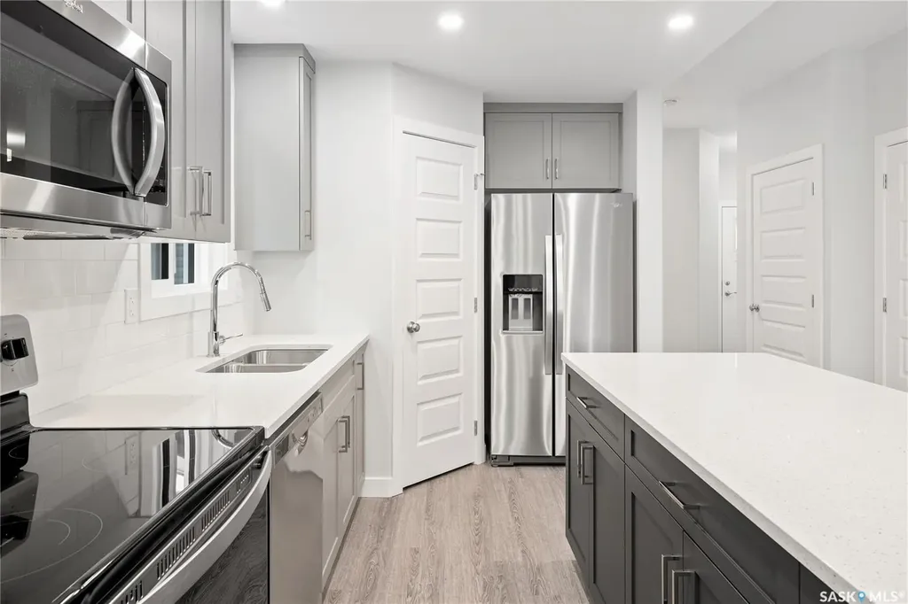 5517 Kennett Square Regina SK S4V 4C6