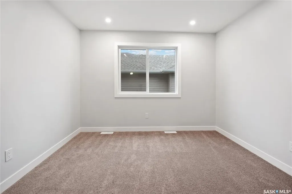 5517 Kennett Square Regina SK S4V 4C6