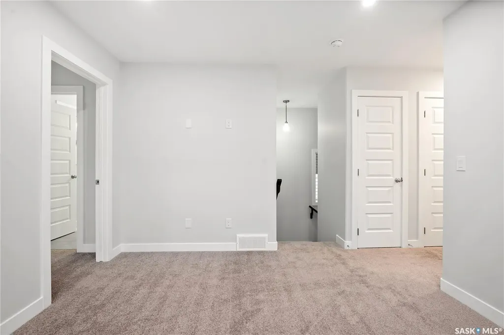5517 Kennett Square Regina SK S4V 4C6