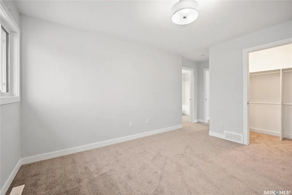 5517 Kennett Square Regina SK S4V 4C6