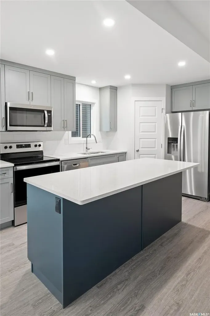 5517 Kennett Square Regina SK S4V 4C6