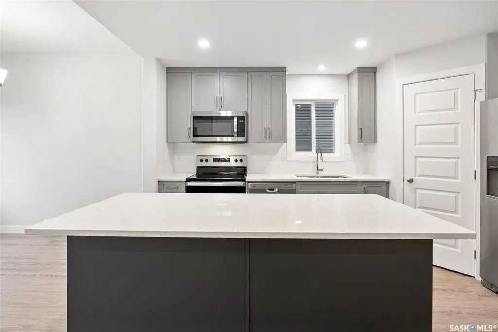5517 Kennett Square Regina SK S4V 4C6