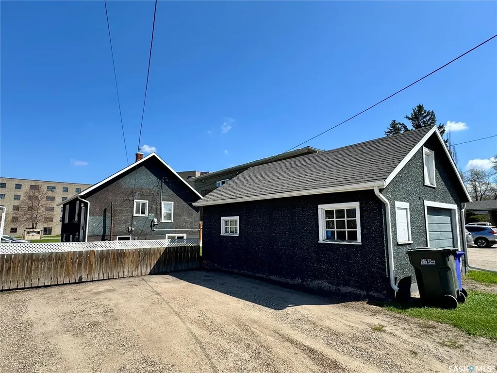 209 8th Street E Prince Albert SK S6V 0V9