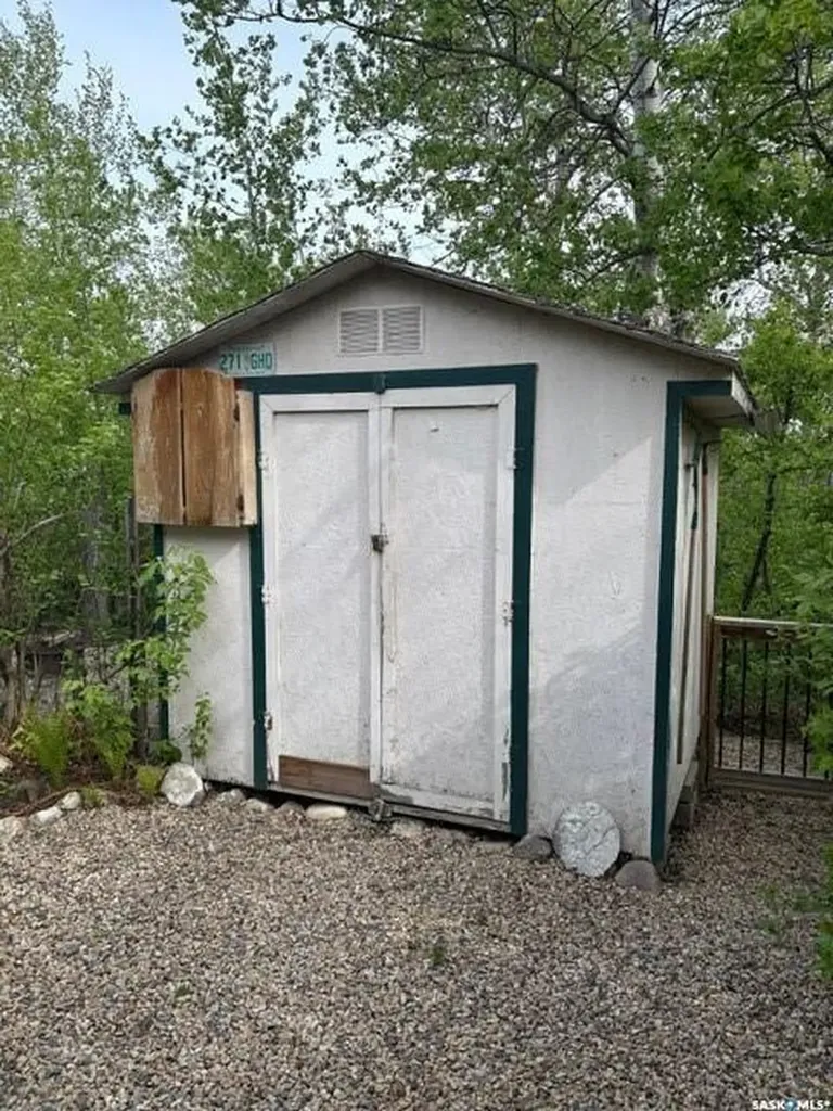 91 Poplar Beach Wakaw Lake SK S0K 4P0