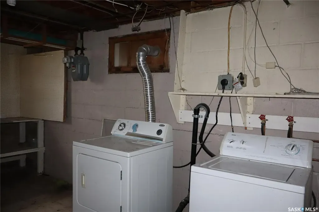 764 Fairford Street E Moose Jaw SK S6H 0G2