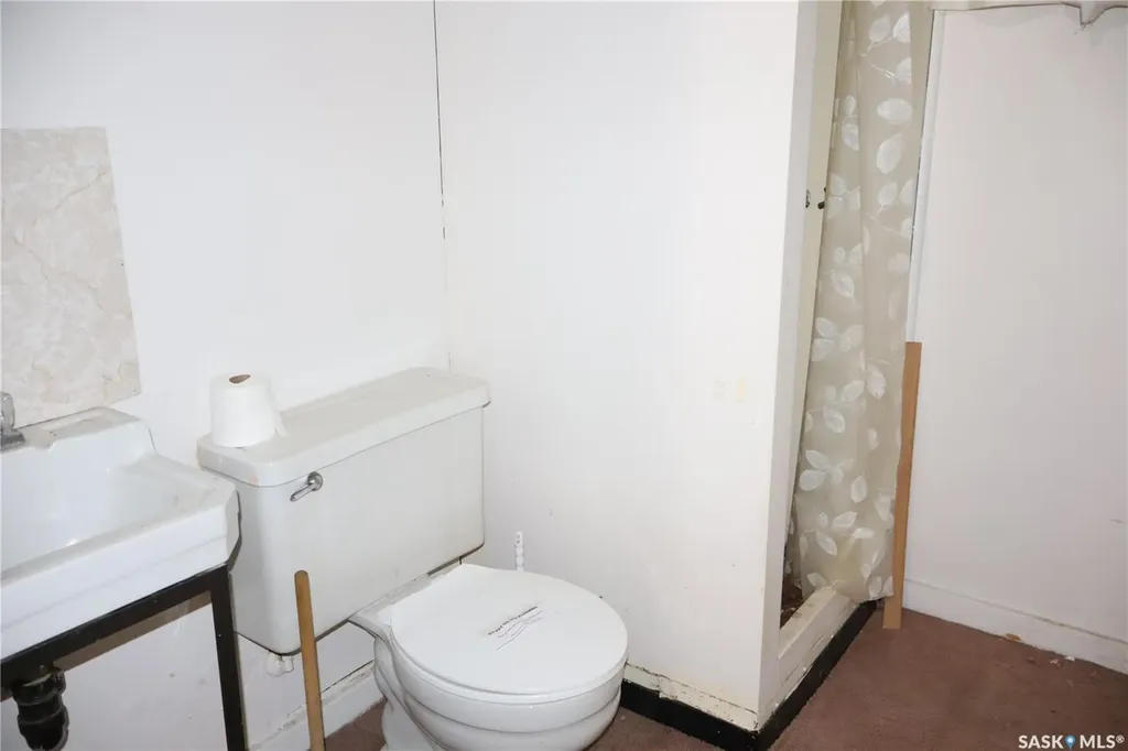764 Fairford Street E Moose Jaw SK S6H 0G2