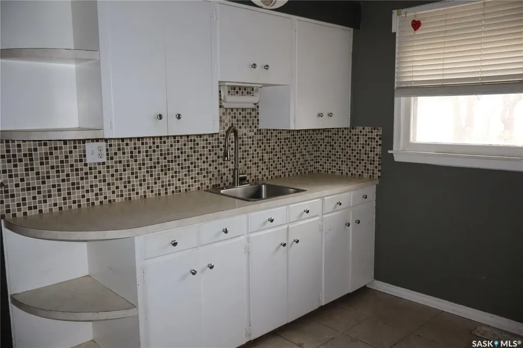 764 Fairford Street E Moose Jaw SK S6H 0G2
