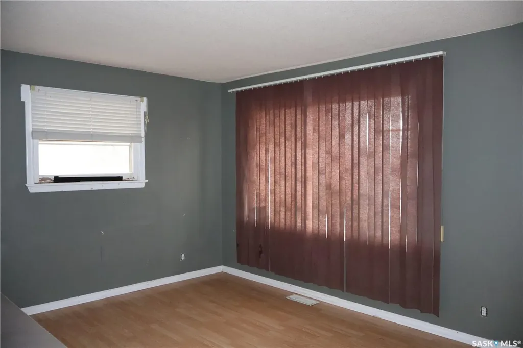 764 Fairford Street E Moose Jaw SK S6H 0G2