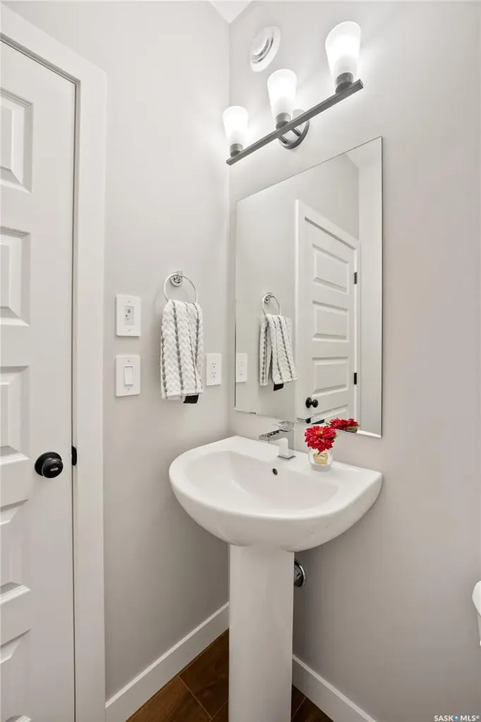 10 Vancouver Crescent Pilot Butte SK S0G 3Z0