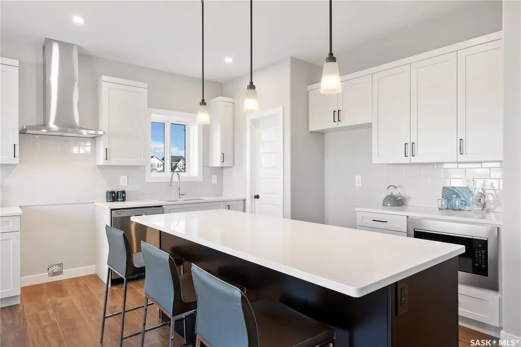 10 Vancouver Crescent Pilot Butte SK S0G 3Z0