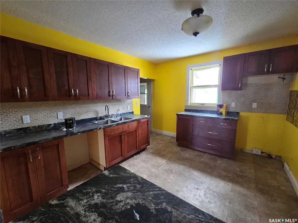 400 4th Avenue E Assiniboia SK S0H 0B0
