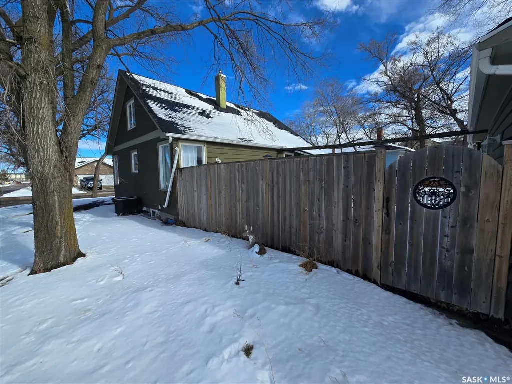 400 4th Avenue E Assiniboia SK S0H 0B0