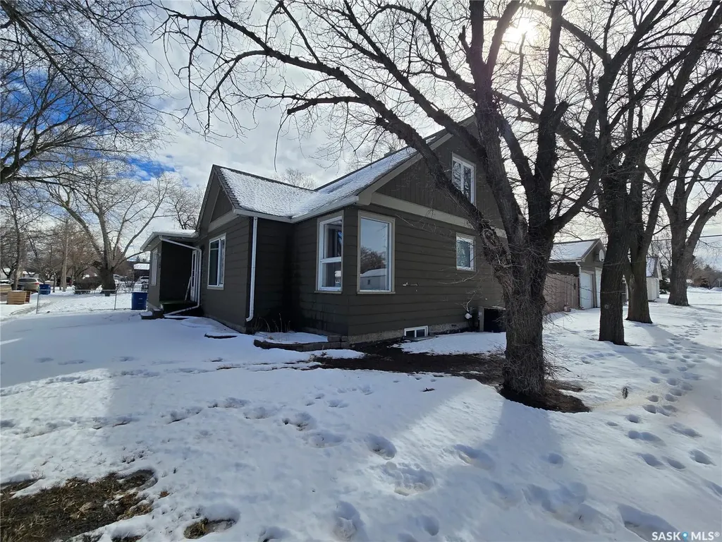 400 4th Avenue E Assiniboia SK S0H 0B0