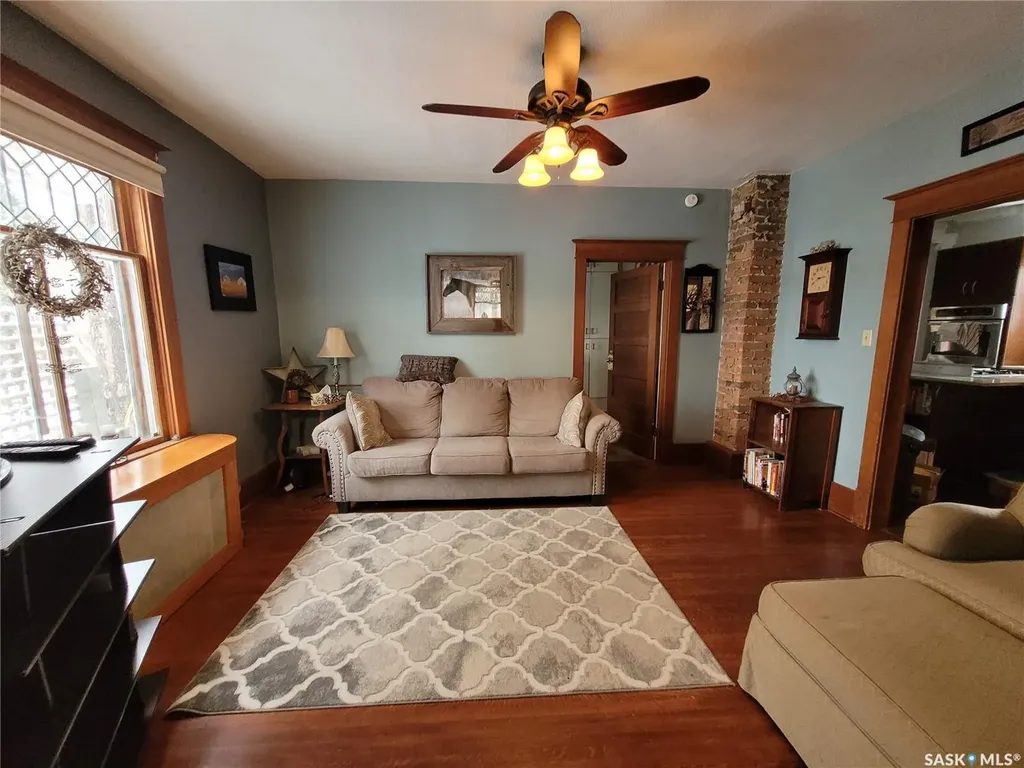 717 Coteau Avenue Weyburn SK S4H 0G9