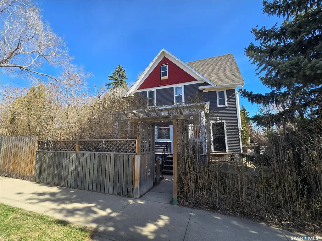 717 Coteau Avenue Weyburn SK S4H 0G9