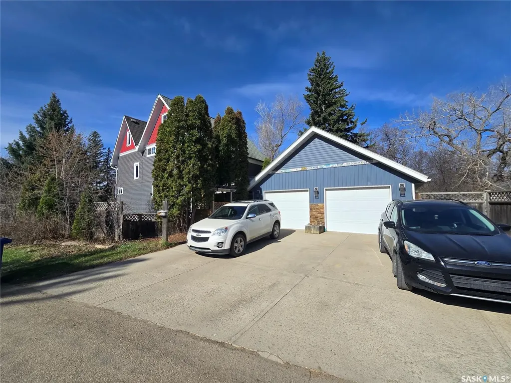 717 Coteau Avenue Weyburn SK S4H 0G9