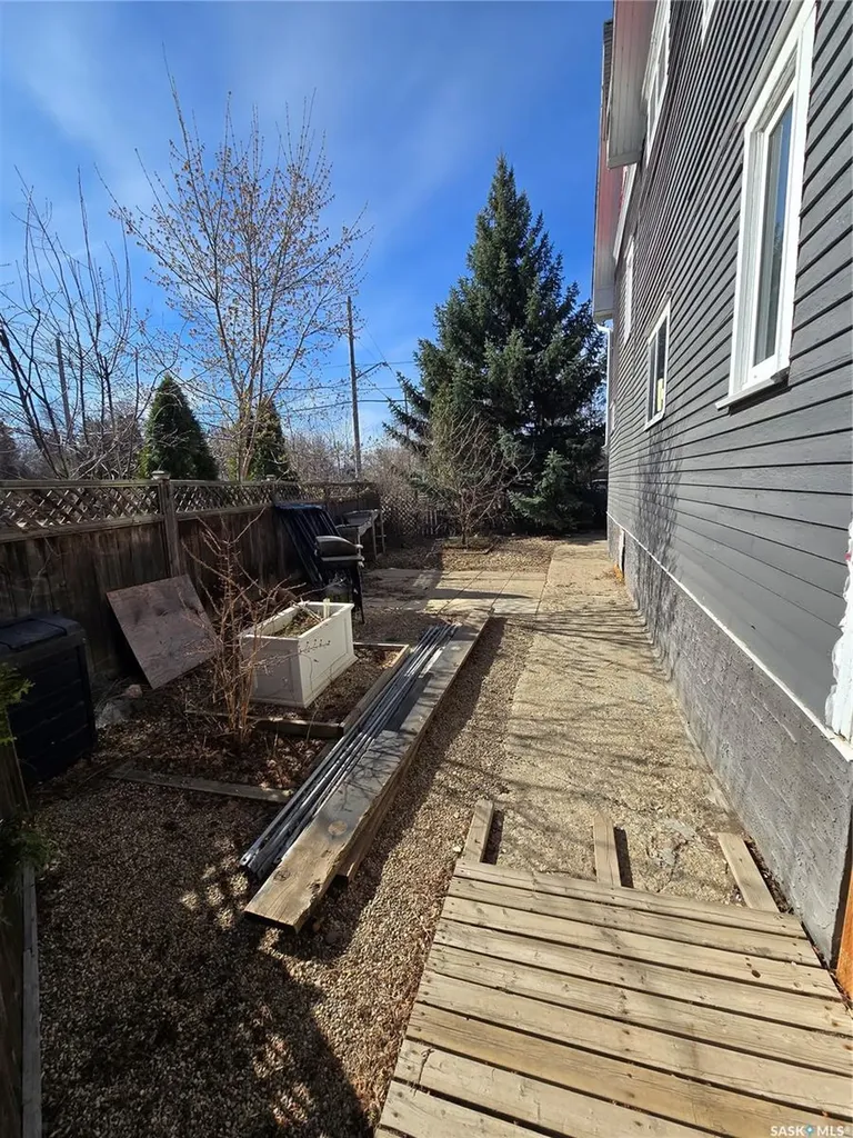 717 Coteau Avenue Weyburn SK S4H 0G9