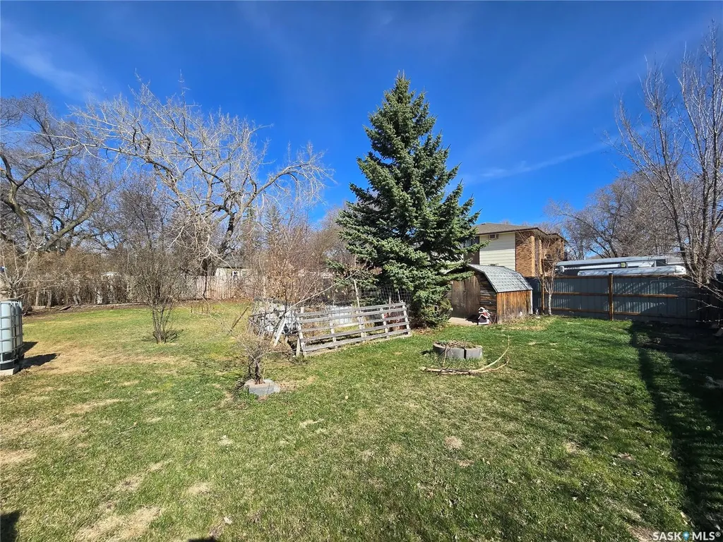 717 Coteau Avenue Weyburn SK S4H 0G9