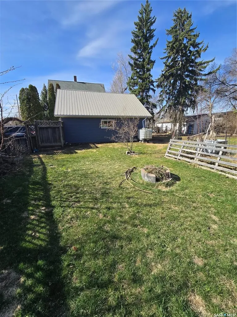 717 Coteau Avenue Weyburn SK S4H 0G9
