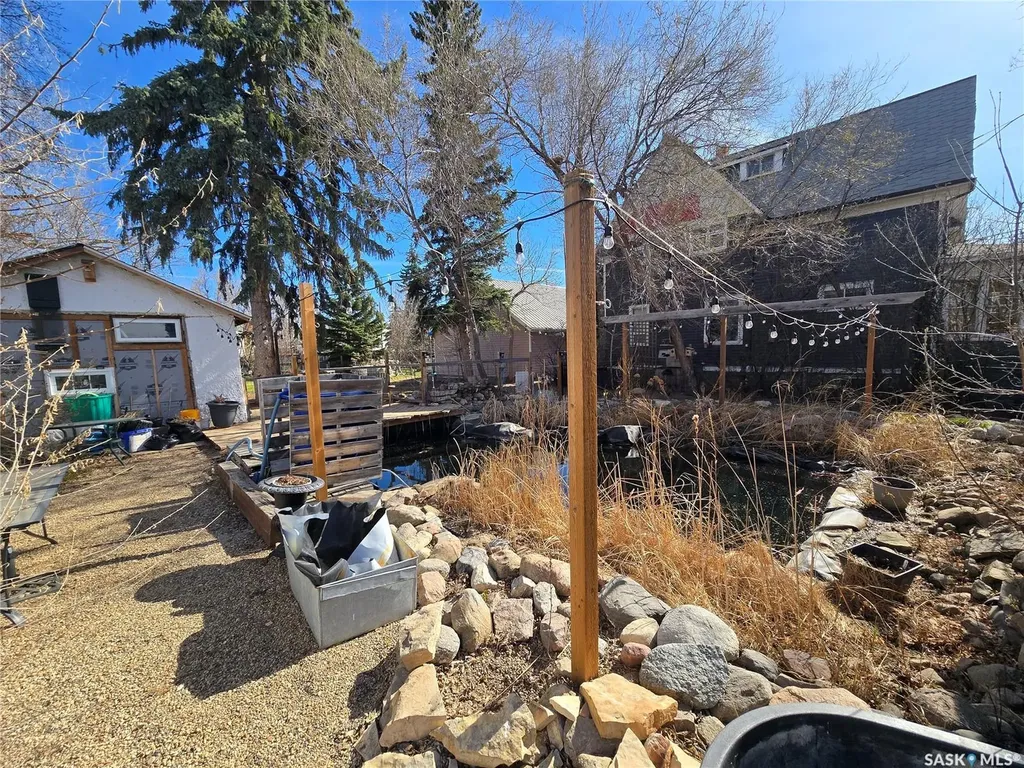 717 Coteau Avenue Weyburn SK S4H 0G9