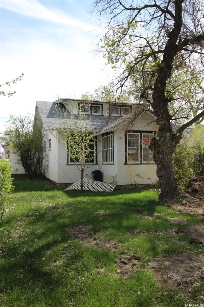 512 1st Street W Shaunavon SK S0N 2M0