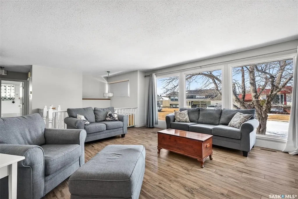 1321 Prince Crescent Moose Jaw SK S6H 6E6