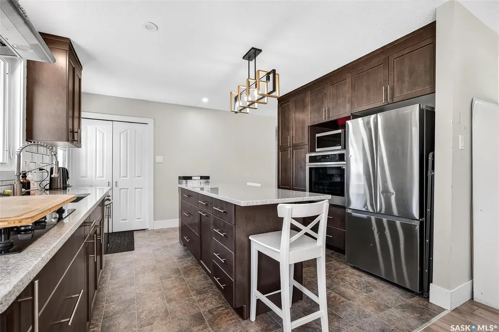 1321 Prince Crescent Moose Jaw SK S6H 6E6