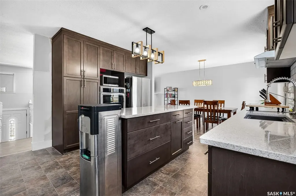 1321 Prince Crescent Moose Jaw SK S6H 6E6